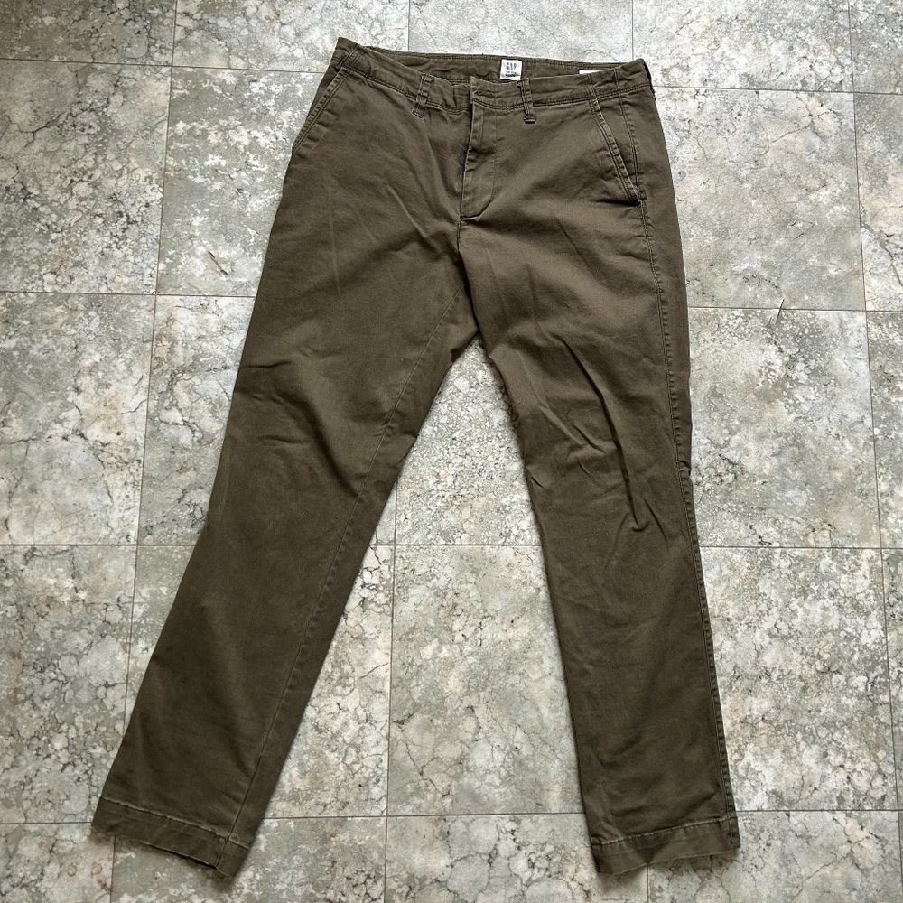 SHIPS FREE! Gap Olive Green Chinos Pants Size 32x30 Slim